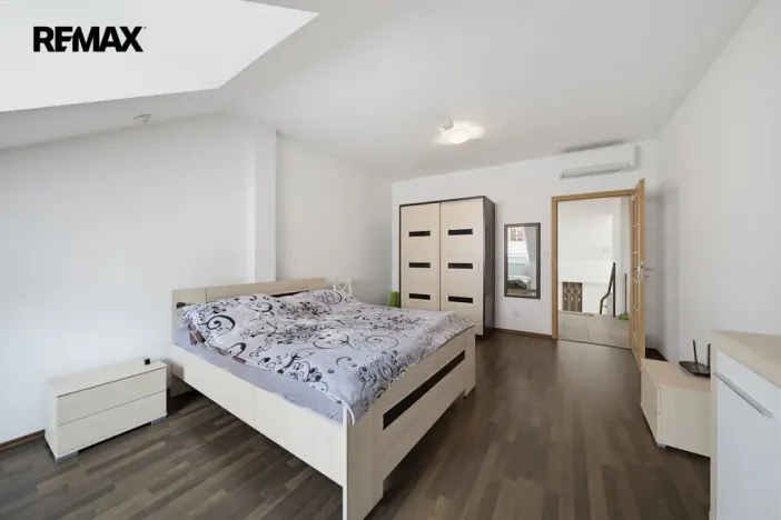 Prodej ubytování, Karlovy Vary, Zámecký vrch, 350 m2