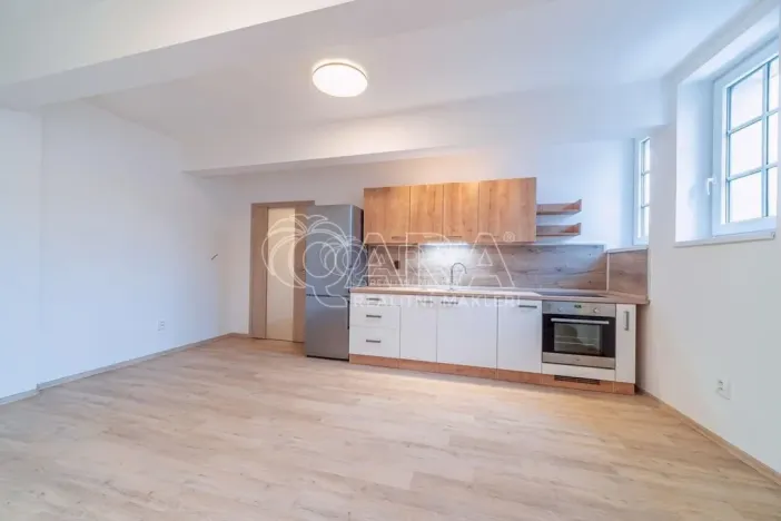Pronájem bytu 2+kk, Kralupy nad Vltavou, Náměstí G. Karse, 55 m2