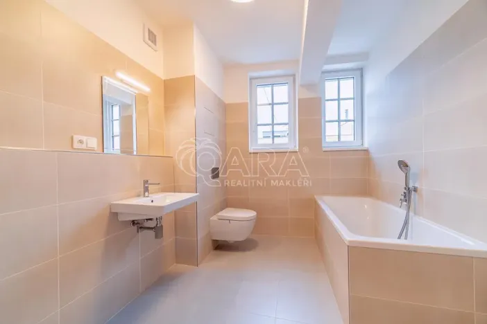 Pronájem bytu 2+kk, Kralupy nad Vltavou, Náměstí G. Karse, 55 m2