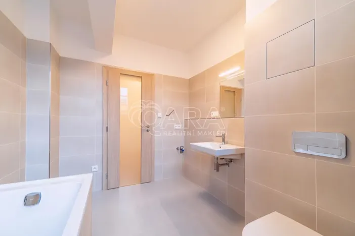 Pronájem bytu 2+kk, Kralupy nad Vltavou, Náměstí G. Karse, 55 m2