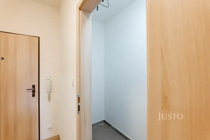 Pronájem bytu 2+kk, Praha - Modřany, Soukalova, 55 m2