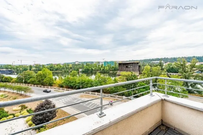 Pronájem bytu 1+kk, Praha - Holešovice, V háji, 31 m2