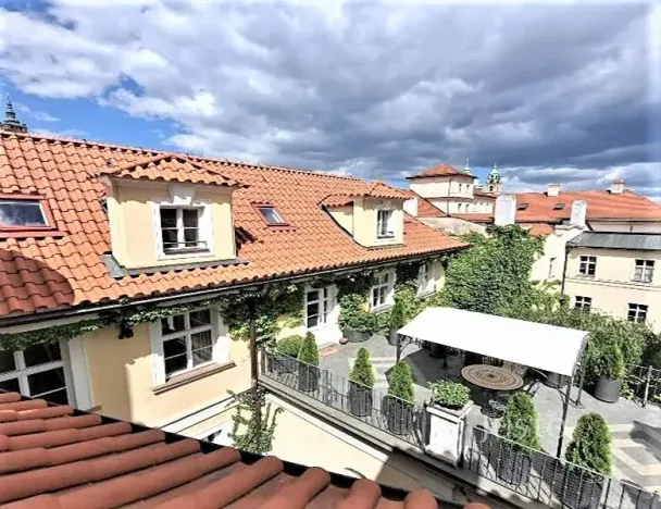 Pronájem bytu 2+1, Praha, Vlašská, 73 m2