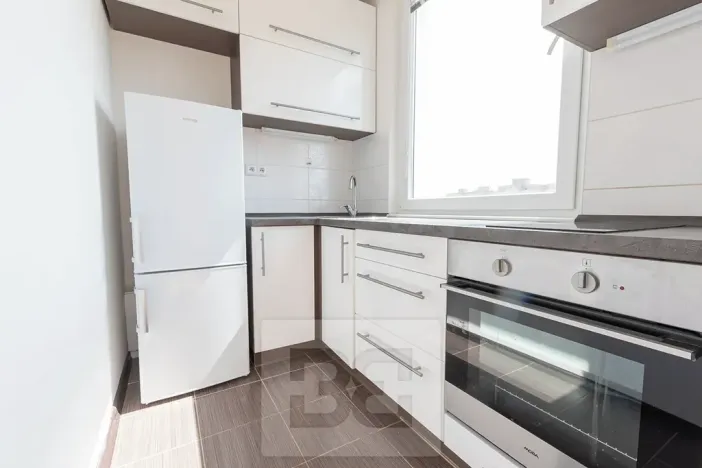 Pronájem bytu 1+kk, Praha - Troja, Krynická, 29 m2