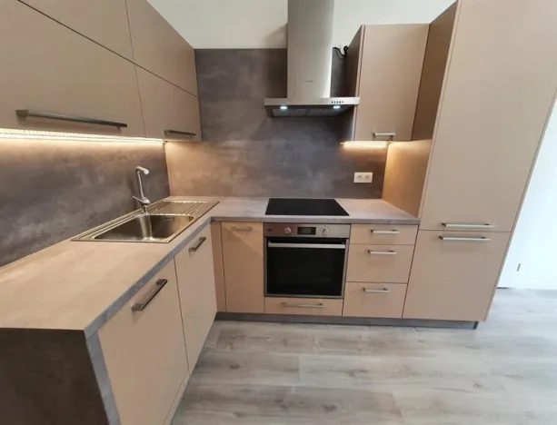 Pronájem bytu 2+1, Praha - Podolí, Podolská, 75 m2