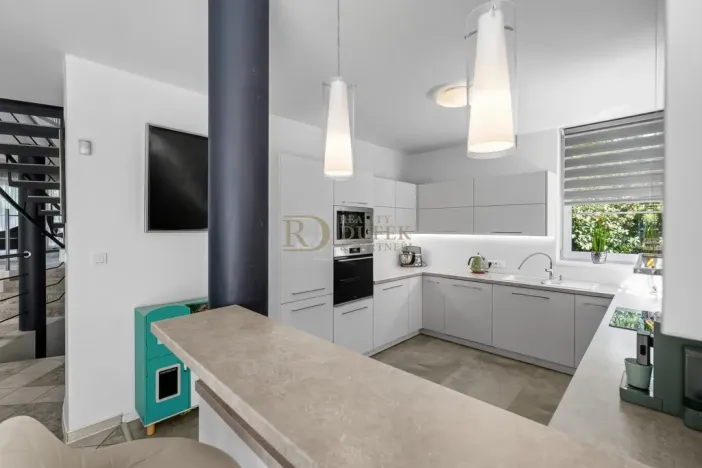 Prodej rodinného domu, Kladno, Ve Strnadovně, 228 m2