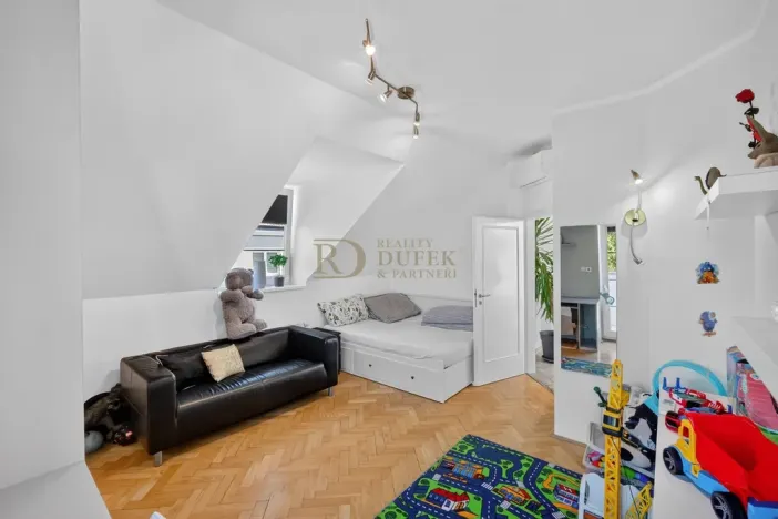 Prodej rodinného domu, Kladno, Ve Strnadovně, 228 m2