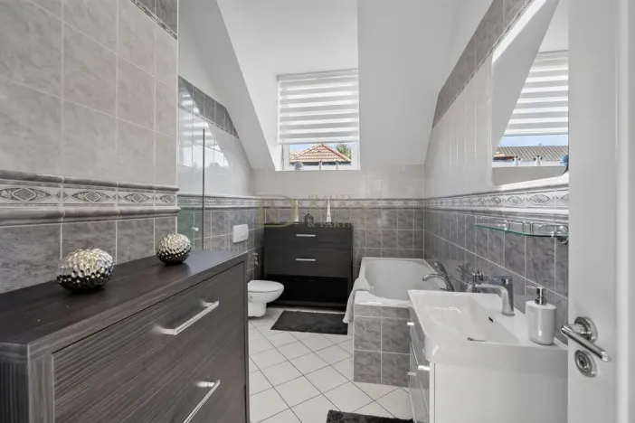Prodej rodinného domu, Kladno, Ve Strnadovně, 228 m2