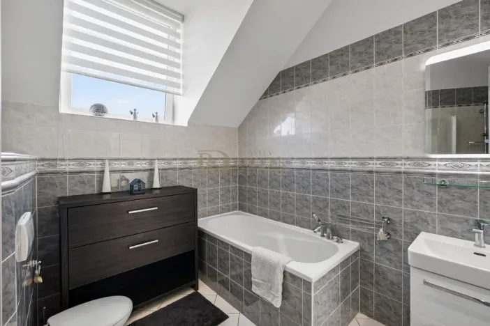 Prodej rodinného domu, Kladno, Ve Strnadovně, 228 m2