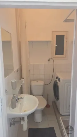 Pronájem bytu 1+kk, Praha - Karlín, Křižíkova, 30 m2