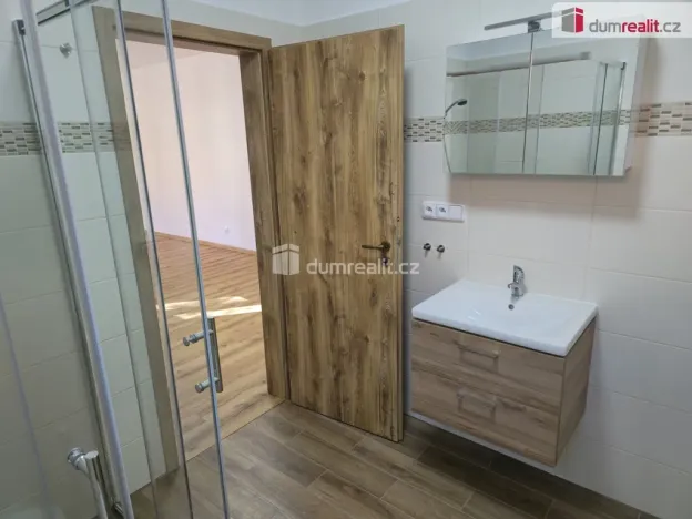 Pronájem bytu 4+kk, Straky, 75 m2