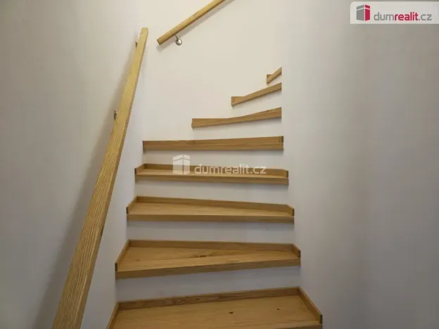 Pronájem bytu 4+kk, Straky, 75 m2