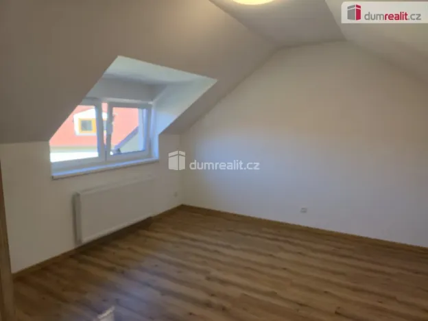 Pronájem bytu 4+kk, Straky, 75 m2