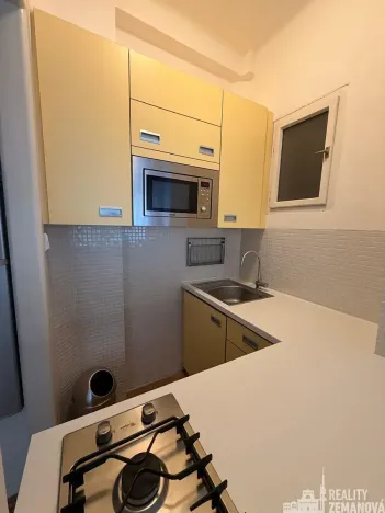 Pronájem bytu 2+kk, Praha - Bubeneč, Verdunská, 41 m2