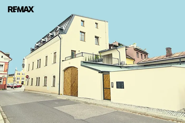 Pronájem bytu 1+kk, Chrastava, náměstí 1. máje, 35 m2