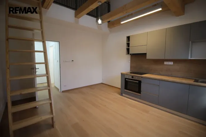 Pronájem bytu 1+kk, Chrastava, náměstí 1. máje, 35 m2