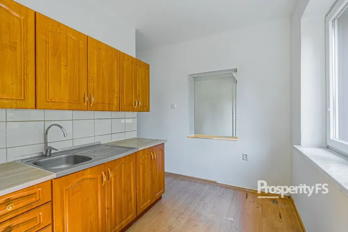 Prodej bytu 1+1, Karviná - Ráj, Školská, 35 m2