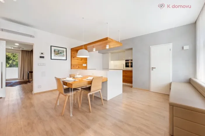 Pronájem bytu 2+kk, Uherské Hradiště, náměstí Míru, 90 m2