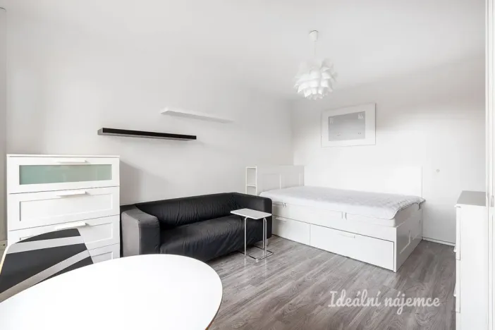 Pronájem bytu 1+kk, Praha, V Štíhlách, 34 m2