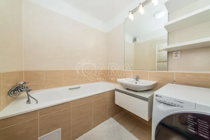 Pronájem bytu 3+kk, Hradec Králové - Nový Hradec Králové, Rybova, 74 m2