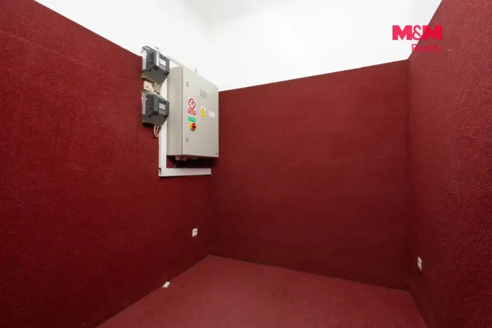 Pronájem obchodního prostoru, Praha, Trnkovo náměstí, 324 m2