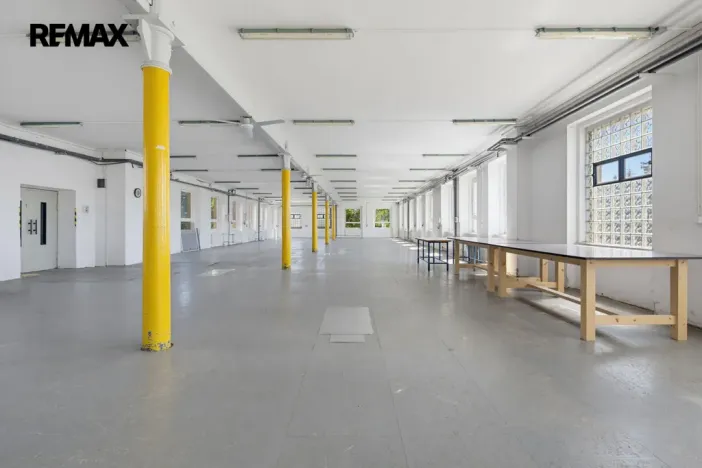 Pronájem výrobních prostor, Aš, Mánesova, 2350 m2