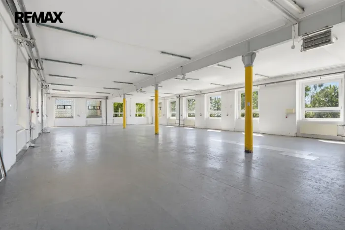 Pronájem výrobních prostor, Aš, Mánesova, 2350 m2