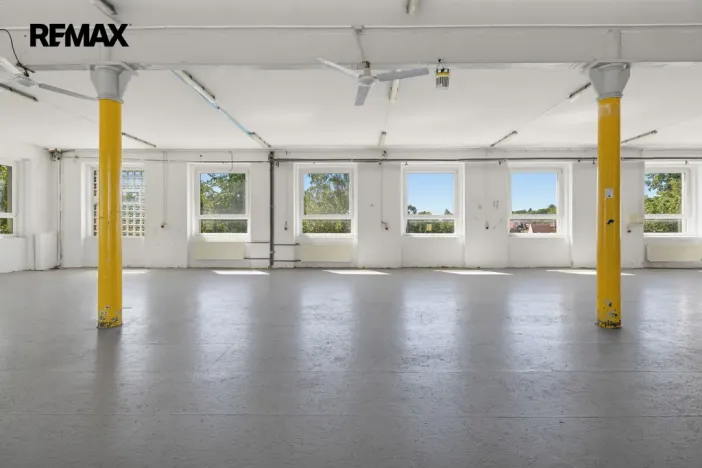 Pronájem výrobních prostor, Aš, Mánesova, 2350 m2
