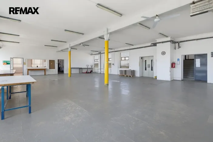 Pronájem výrobních prostor, Aš, Mánesova, 2350 m2