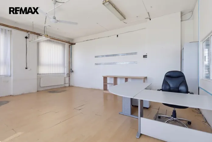 Pronájem výrobních prostor, Aš, Mánesova, 2350 m2