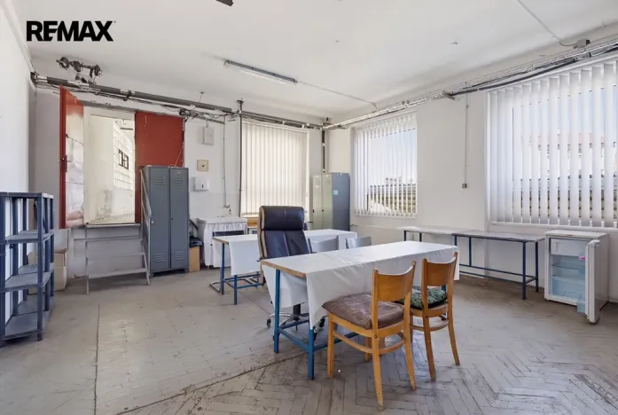Pronájem výrobních prostor, Aš, Mánesova, 2350 m2