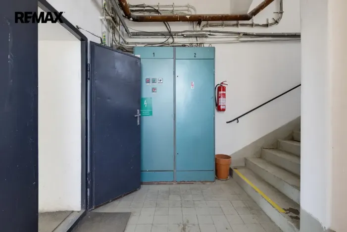 Pronájem výrobních prostor, Aš, Mánesova, 2350 m2