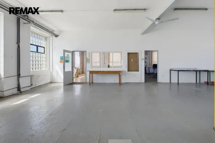 Pronájem výrobních prostor, Aš, Mánesova, 2350 m2