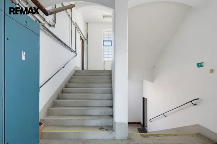 Pronájem výrobních prostor, Aš, Mánesova, 2350 m2