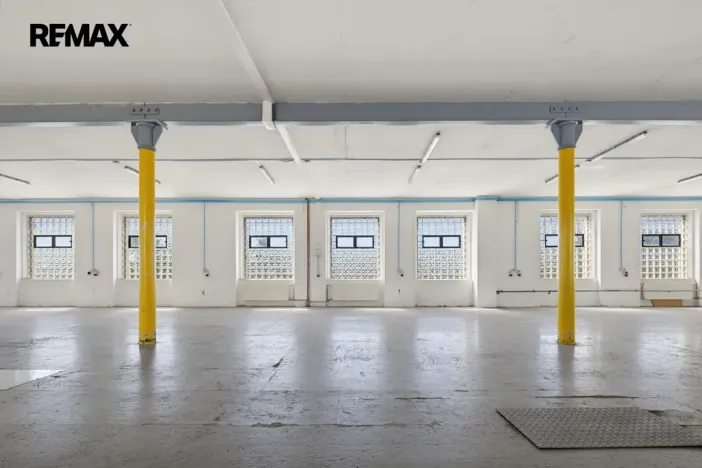 Pronájem výrobních prostor, Aš, Mánesova, 2350 m2