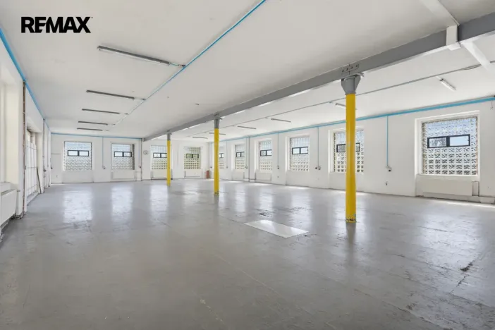 Pronájem výrobních prostor, Aš, Mánesova, 2350 m2