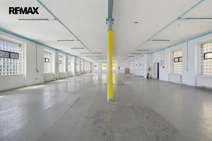 Pronájem výrobních prostor, Aš, Mánesova, 2350 m2