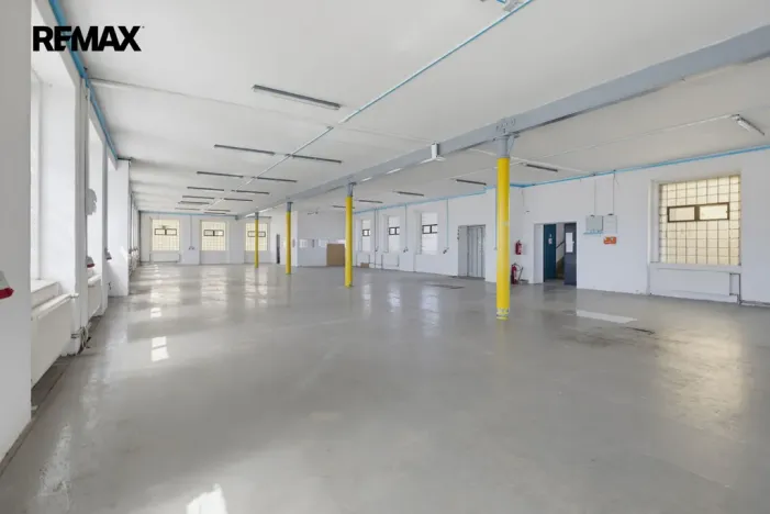 Pronájem výrobních prostor, Aš, Mánesova, 2350 m2