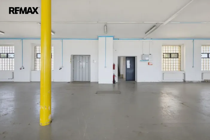 Pronájem výrobních prostor, Aš, Mánesova, 2350 m2