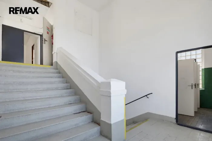 Pronájem výrobních prostor, Aš, Mánesova, 2350 m2