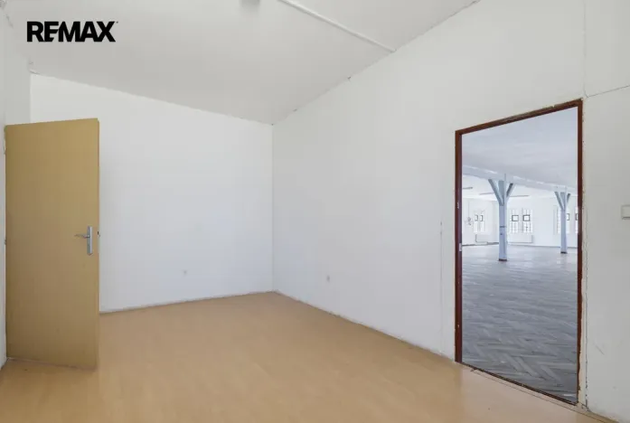 Pronájem výrobních prostor, Aš, Mánesova, 2350 m2