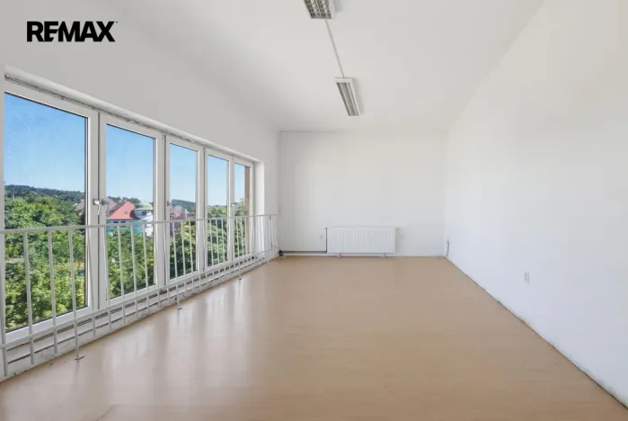 Pronájem výrobních prostor, Aš, Mánesova, 2350 m2
