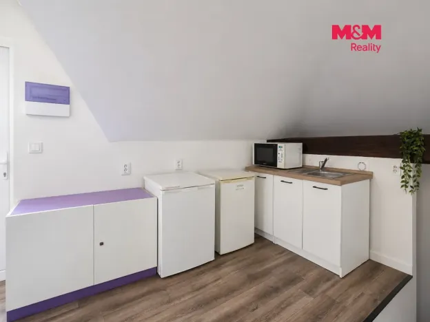 Pronájem, Kostelec nad Černými lesy - Kostelec nad Černými Lesy, náměstí Smiřických, 15 m2