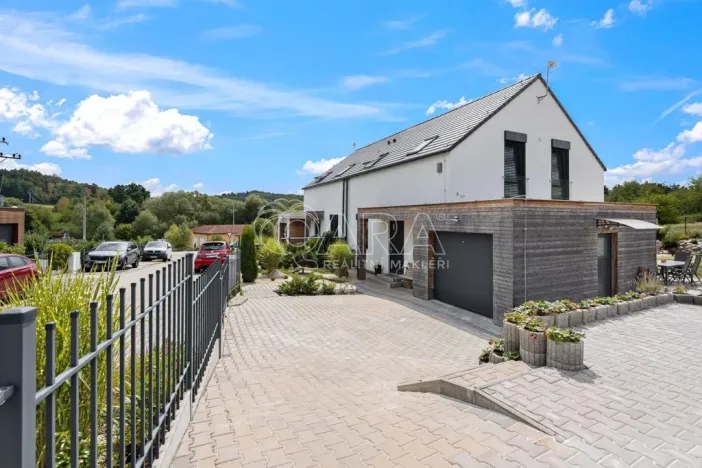 Prodej rodinného domu, Kamenice - Ládví, Lužní, 131 m2