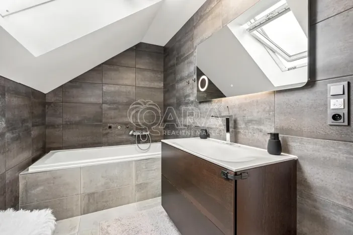 Prodej rodinného domu, Kamenice - Ládví, Lužní, 131 m2