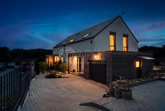 Prodej rodinného domu, Kamenice - Ládví, Lužní, 131 m2