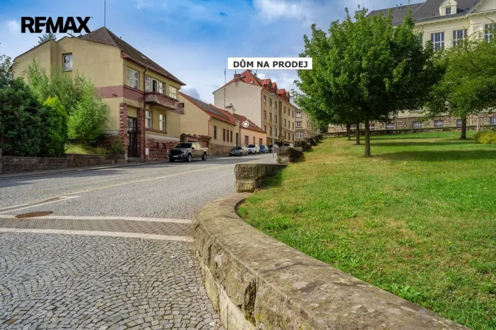 Prodej obchodního prostoru, Lomnice nad Popelkou, Komenského, 234 m2