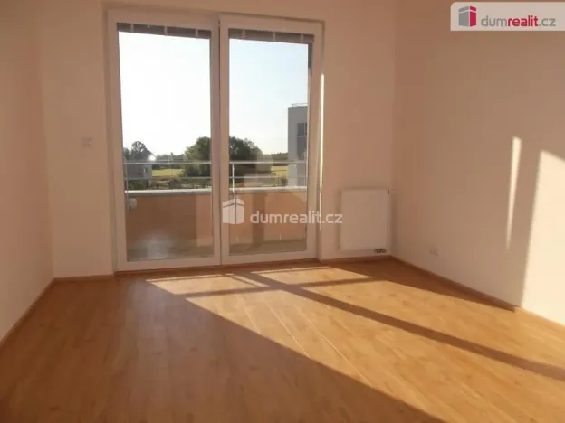 Pronájem bytu 2+kk, Praha, Hlučkova, 63 m2