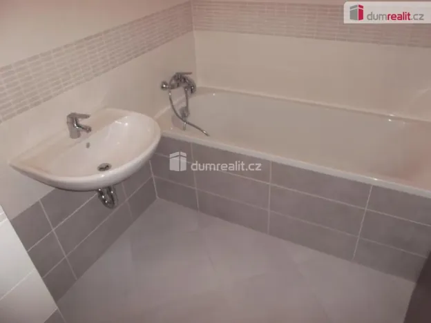 Pronájem bytu 2+kk, Praha, Hlučkova, 63 m2