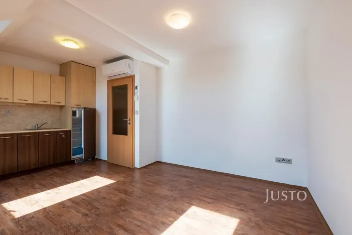 Pronájem bytu 2+kk, Staré Město, Hradišťská, 37 m2